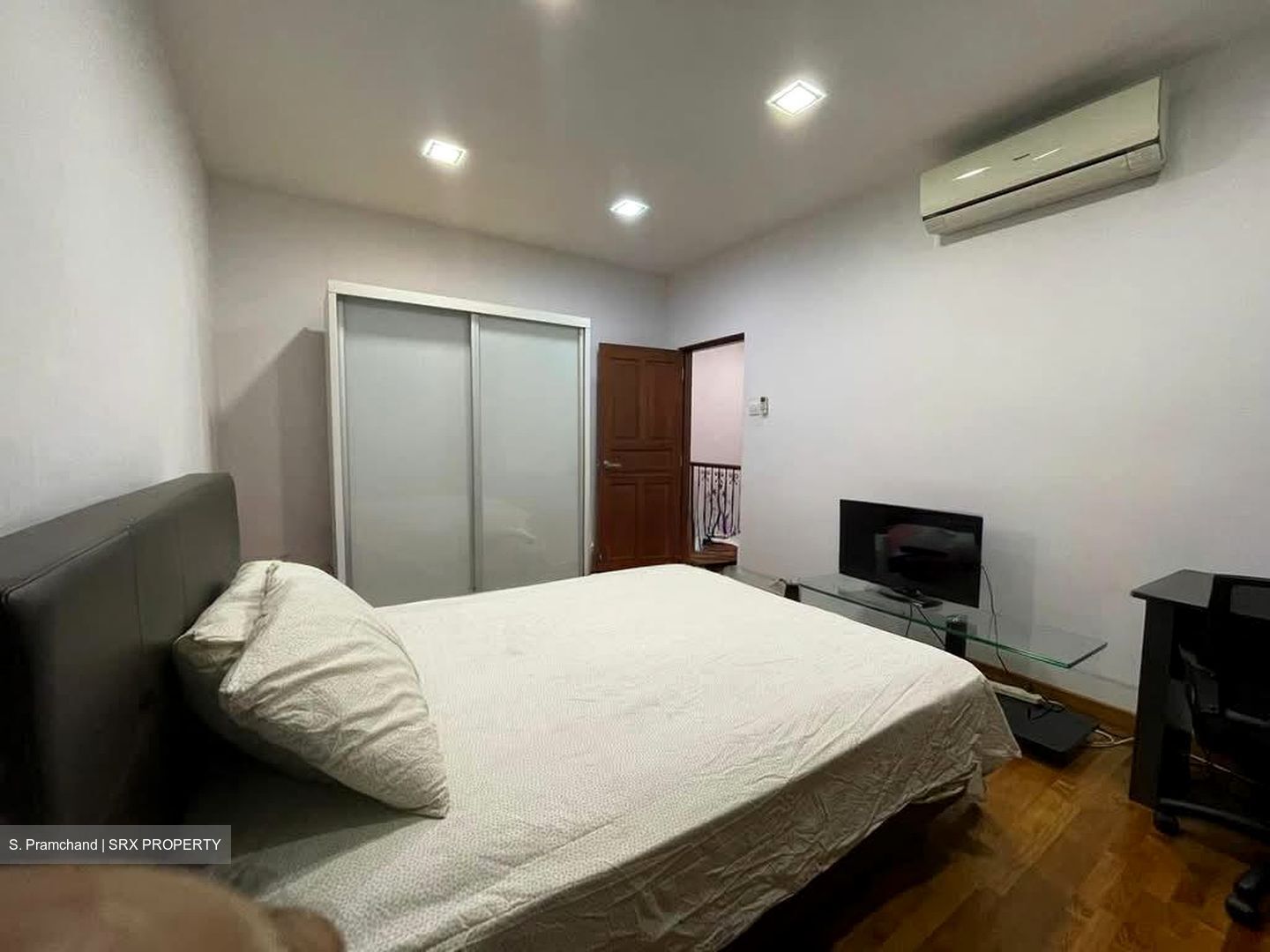 Sennett Estate (D13), Semi-Detached #549800501